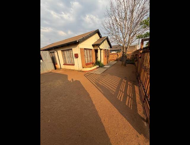 3 BEDROOM HOUSE FOR SALE IN PROTEA GLEN EXT